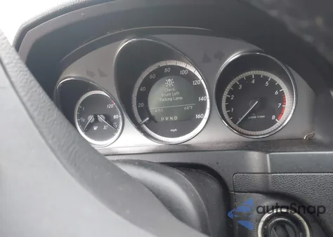 2010 Mercedes-Benz C 300 Sport z USA, uszkodzony, nr VIN WDDGF5EB6AR091699